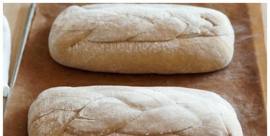 Pane di segale e grano su pasta acida