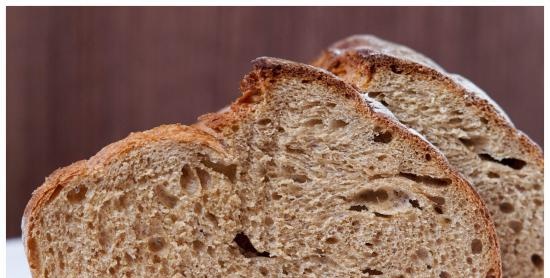 Pane di segale e grano su pasta acida