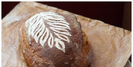 Pane di segale e grano su pasta acida