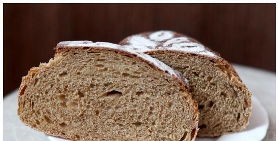 Pane di segale e grano su pasta acida