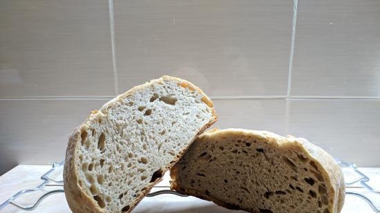 Pane a lievitazione naturale con carta da parati di segale e farina di farro