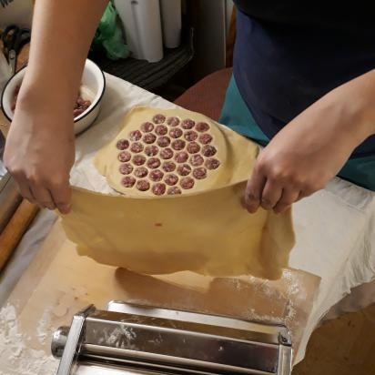 Sfogliatrici per pasta-tagliatelle (selezione del modello, caratteristiche, recensioni)