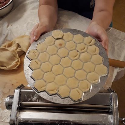 Sfogliatrici per pasta-tagliatelle (selezione del modello, caratteristiche, recensioni)