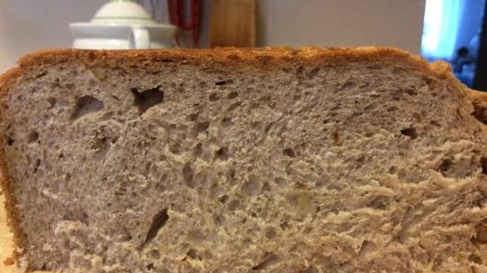 Panasonic SD-ZB2512. Knoflook- en notenbrood met kruiden