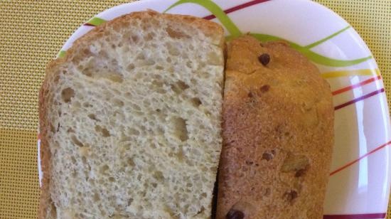 Spelt- en rijstmeelbrood met pijnboompitten en gebakken uitjes