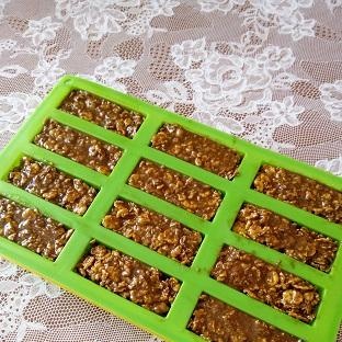 Peanut Crispy Bars with Chocolate & Cornflakes