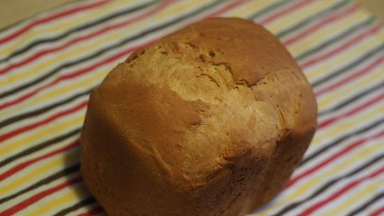 Pane di grano su kefir con uovo in una macchina per il pane