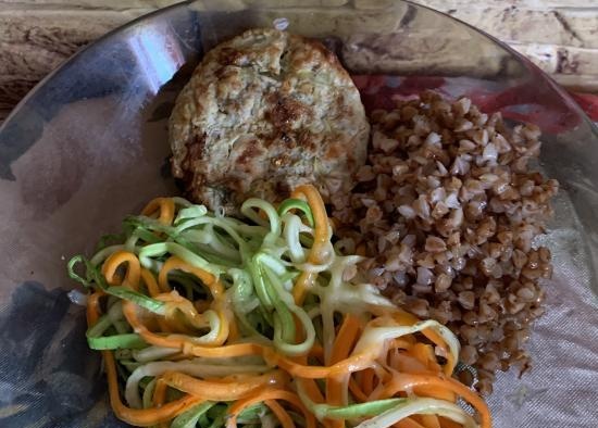 Zucchini spaghetti sa microwave sa loob ng 1-2 minuto