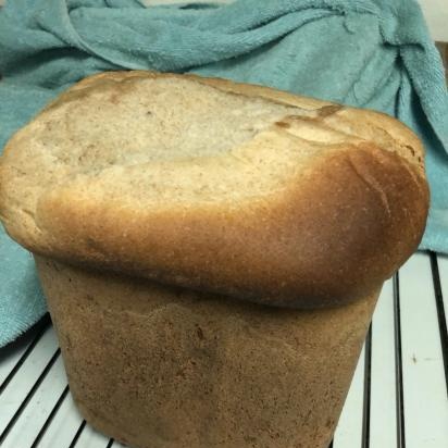 Pan di Spagna alla contadina in una macchina per il pane