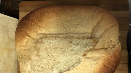 Pan di Spagna alla contadina in una macchina per il pane