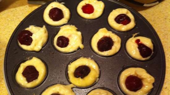 Donuts de requesón con cerezas en un taco eléctrico