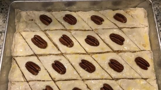 Baklava from ready-made puff pastry