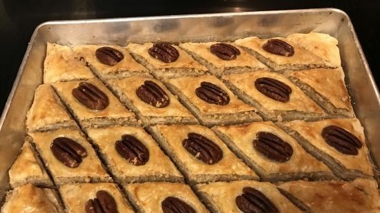 Baklava from ready-made puff pastry