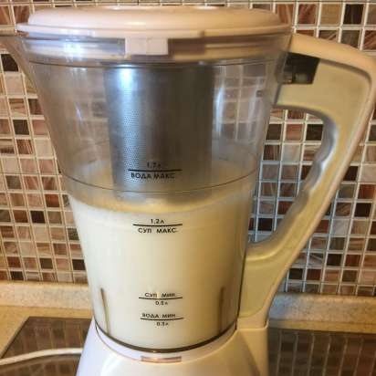 Quinoa Milk in Endever Skyline Soup Blender