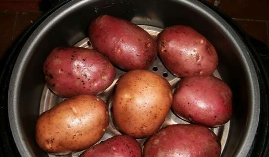 Patate al forno con salsa di panna acida (grill a gas)