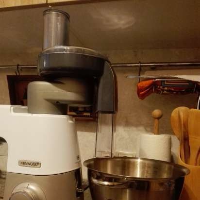 Kenwood kitchen machine: working with attachments