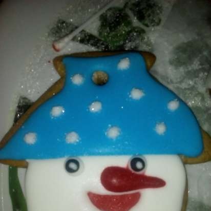 We decorate gingerbread cookies, cookies