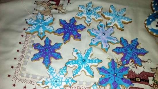 We decorate gingerbread cookies, cookies