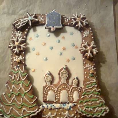 We decorate gingerbread cookies, cookies