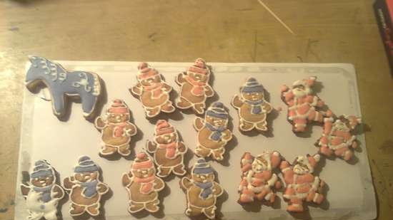 We decorate gingerbread cookies, cookies