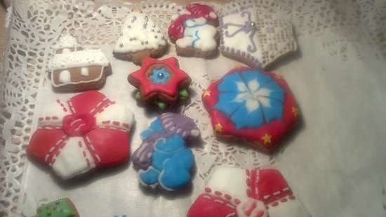 We decorate gingerbread cookies, cookies