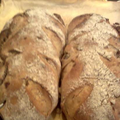 Pane polacco con uvetta e noci