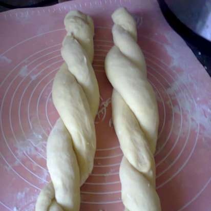 Prazdnichnaya ม้วน (Svyatkova) บนขนม choux จาก D. Zvek