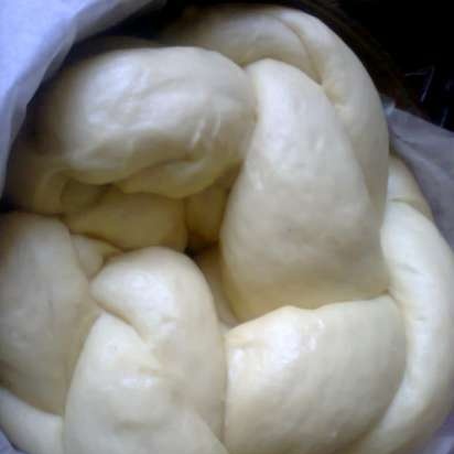 Prazdnichnaya ม้วน (Svyatkova) บนขนม choux จาก D. Zvek