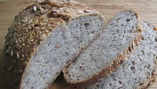 Multigrain na tinapay na may rye sourdough