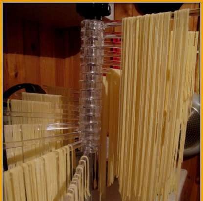 Sfogliatrici per pasta-tagliatelle (selezione del modello, caratteristiche, recensioni)