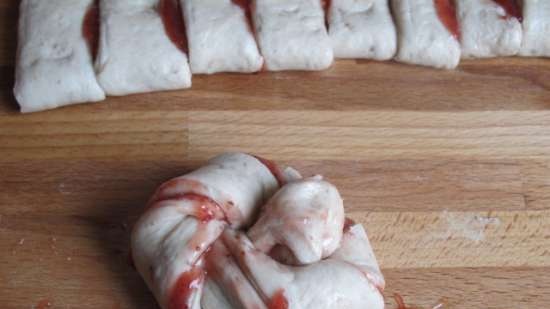 Nut curls with strawberry jam