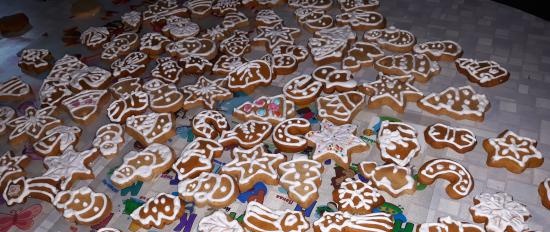 We decorate gingerbread cookies, cookies