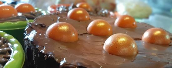 Bánh tart sô cô la với mơ và bánh mousse tinh tế từ Andy Chef