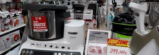 Kenwood kitchen machine: working with attachments