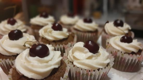 Cupcakes al cioccolato con panna acida (+ video)