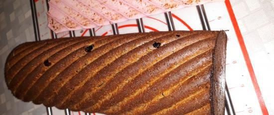 Festive Polish Poppycake kasama ang Nuts at Raisins