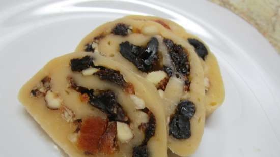 Rotolo di formaggio con noci e frutta secca