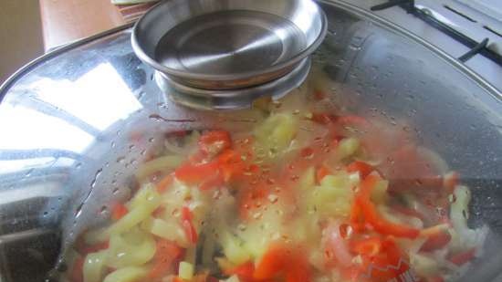 Stewed vegetables in egg filling