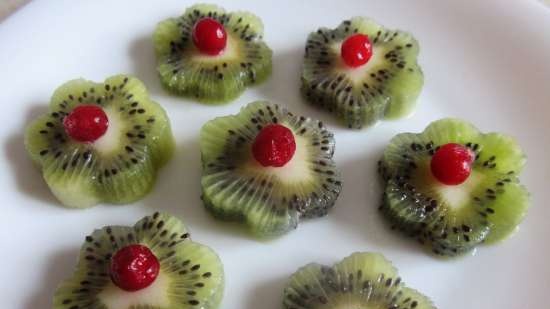 Kiwi with berries