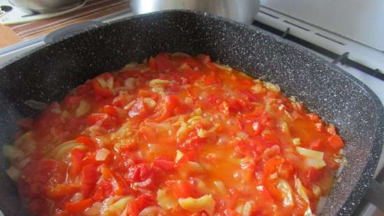 Stewed vegetables in egg filling