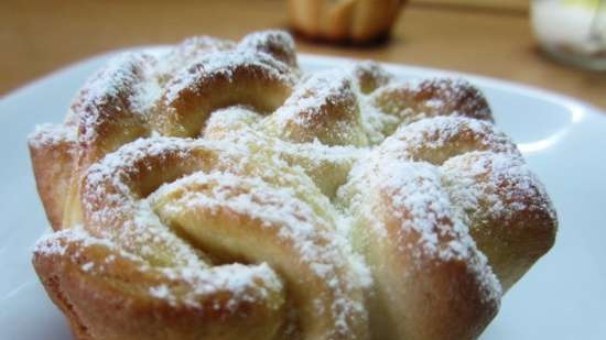 Airy lace buns