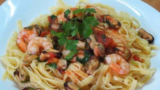 Pasta italiana con frutti di mare