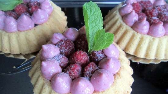 Crostata con frutta secca e mele al caramello