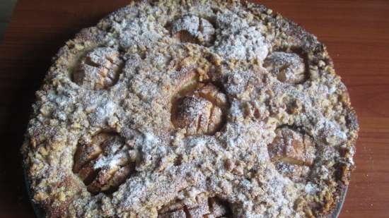 Mosaico de manzana con tarta de avellana