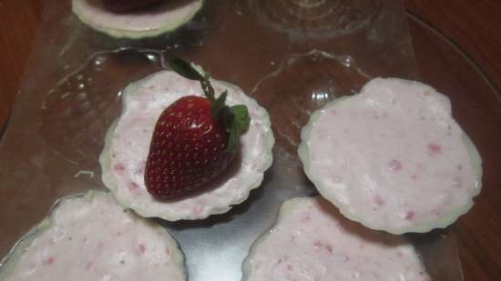 Snow White Strawberry Dome (Alabaster Strawberry Dome)