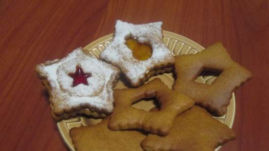 Delicate cookies (gingerbread) on the Christmas tree