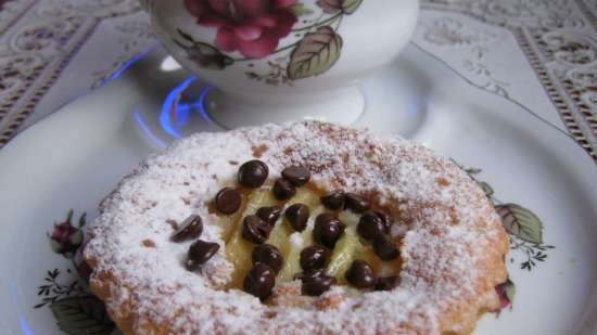 Tarta con frutos secos y manzanas en caramelo