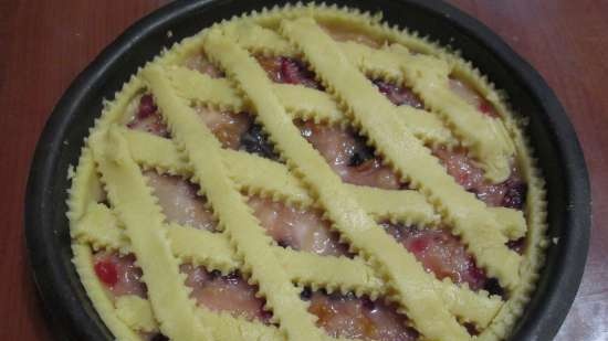 Tarta con frutos secos y manzanas en caramelo