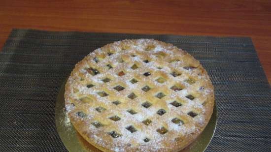 Tarta con frutos secos y manzanas en caramelo