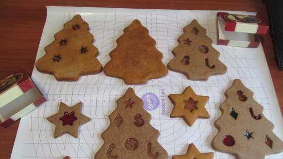 We decorate gingerbread cookies, cookies